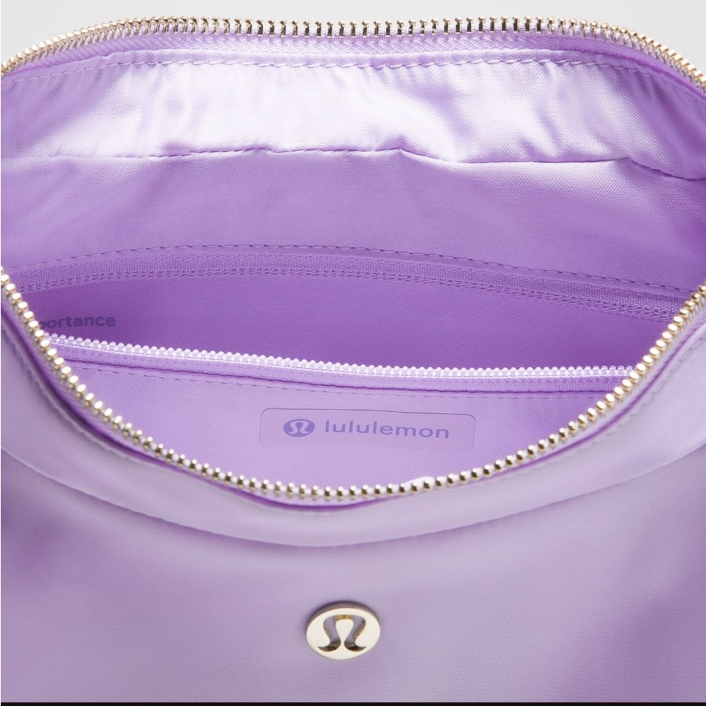 Lululemon City Essentials Shoulder Bag 4L Lavender Frost NWT - Picture 3 of 16